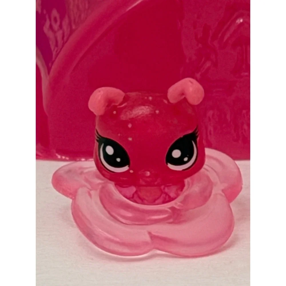 Hasbro Littlest Pet Shop Toy with Pink Pot New Miniature Mini Pets Two Tiny Figs